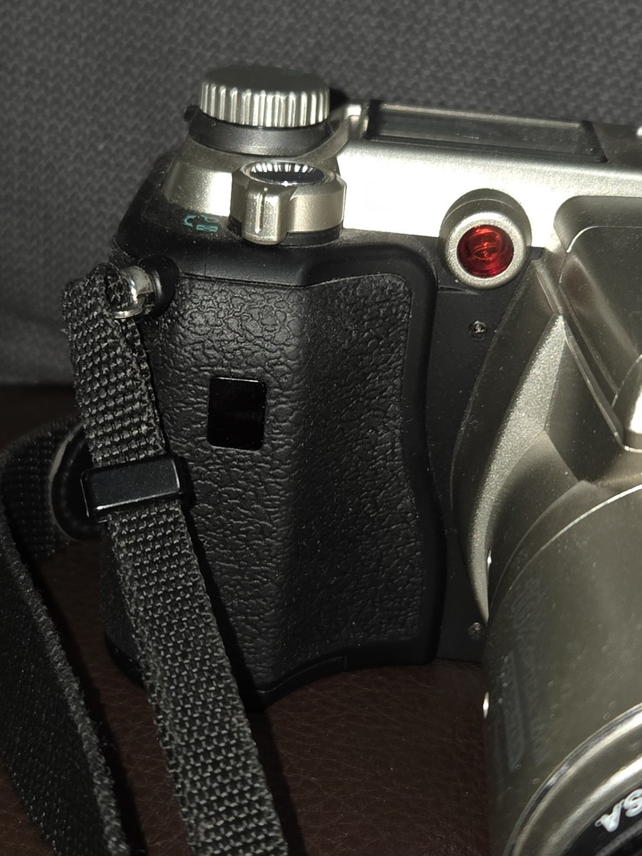 Olympus Vintage CAMEDIA C-2100 Ultra Zoom 2.1MP CCD Digital Camera