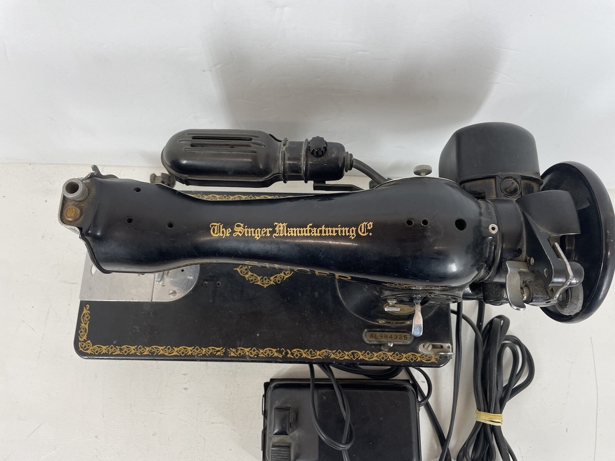 Vintage Singer Black Gold Sewing Machine For Cabinet USA 125255