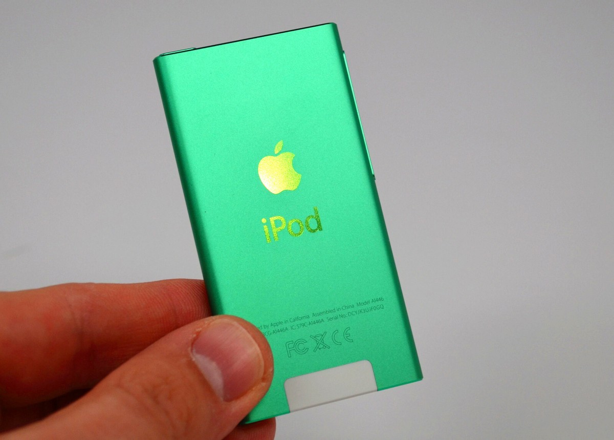 Brand New Apple iPod nano 7th Generation Green (16 GB) MP3 -1 Year