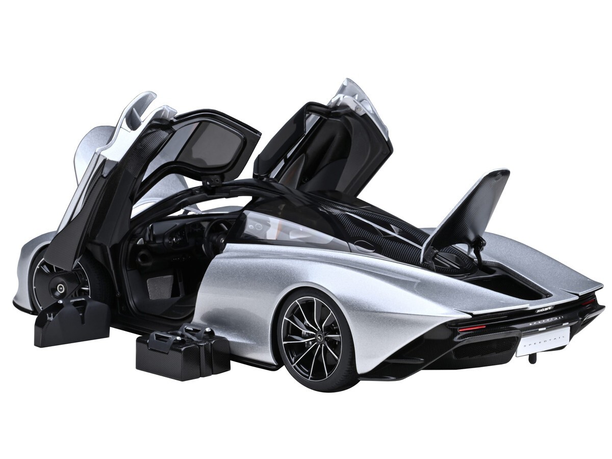 1/18 McLaren Speedtail Supernova Silver W/Suitcases Model Car By