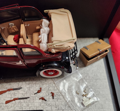 Franklin Mint Precision Bonnie & Clyde's 1932 Ford V-8 Model