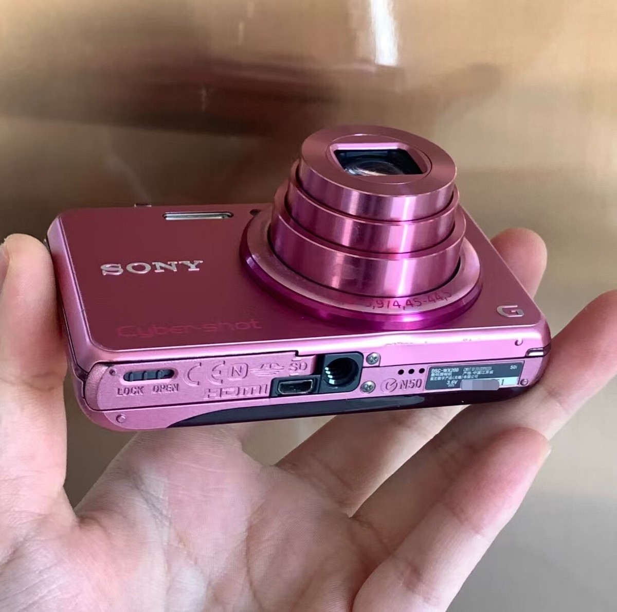 SONY Cyber Shot DSC-WX200 18.2MP 10x Digital Camera &Battery sd