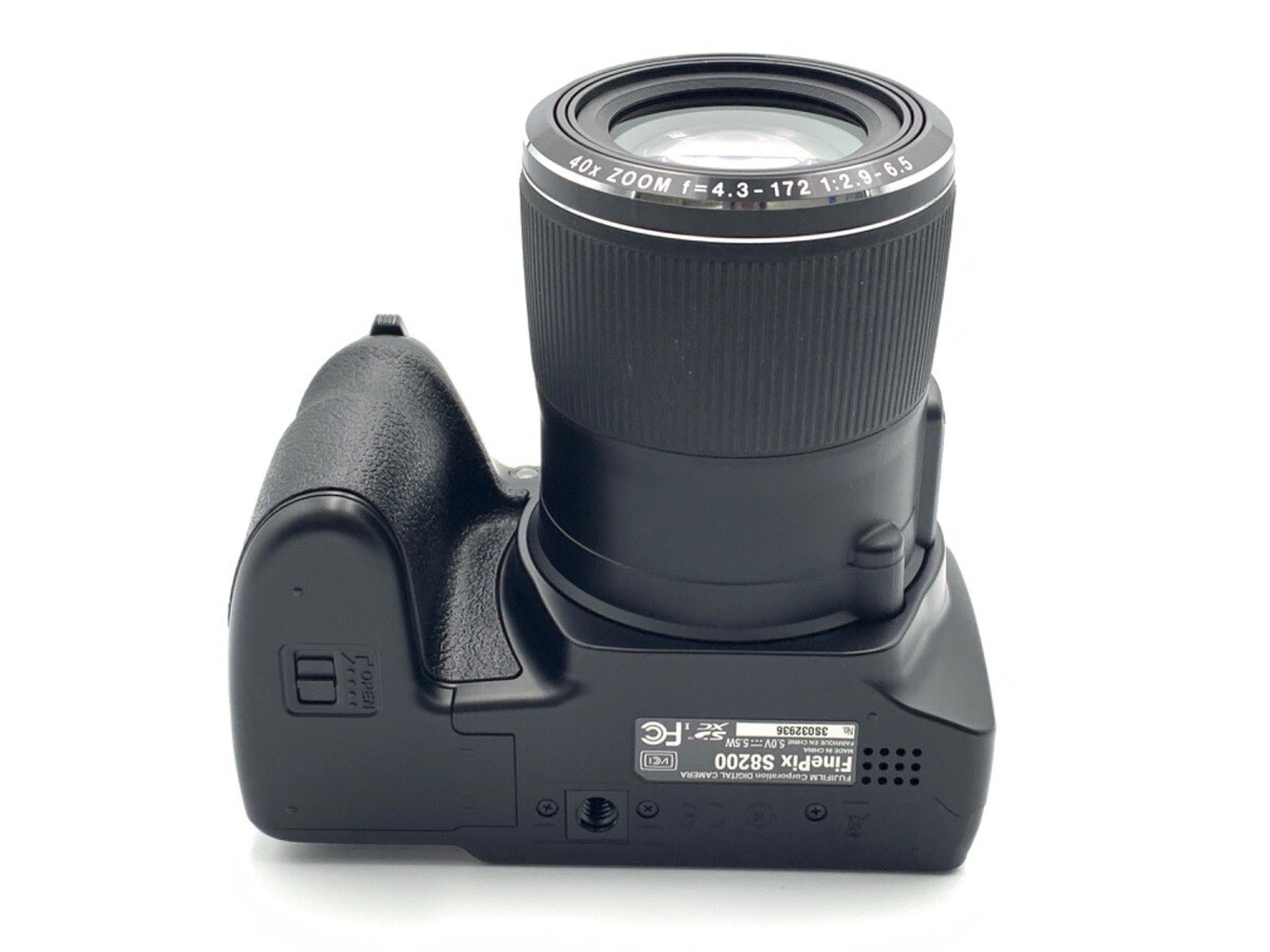 Fujifilm Fine Pix FinePix S8200 16.2MP Digital Camera W. 40x Zoom