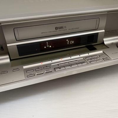 Victor D-VHS HM-DR10000 Video Deck Video Recorder *For Parts or