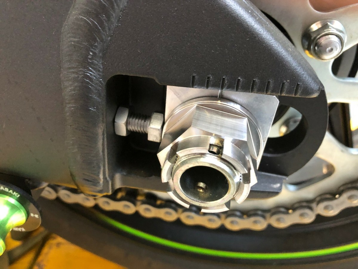 KAWASAKI ZX636R 2000-2026 REAR AXLE CASTLE FLANGED NUT TITANIUM