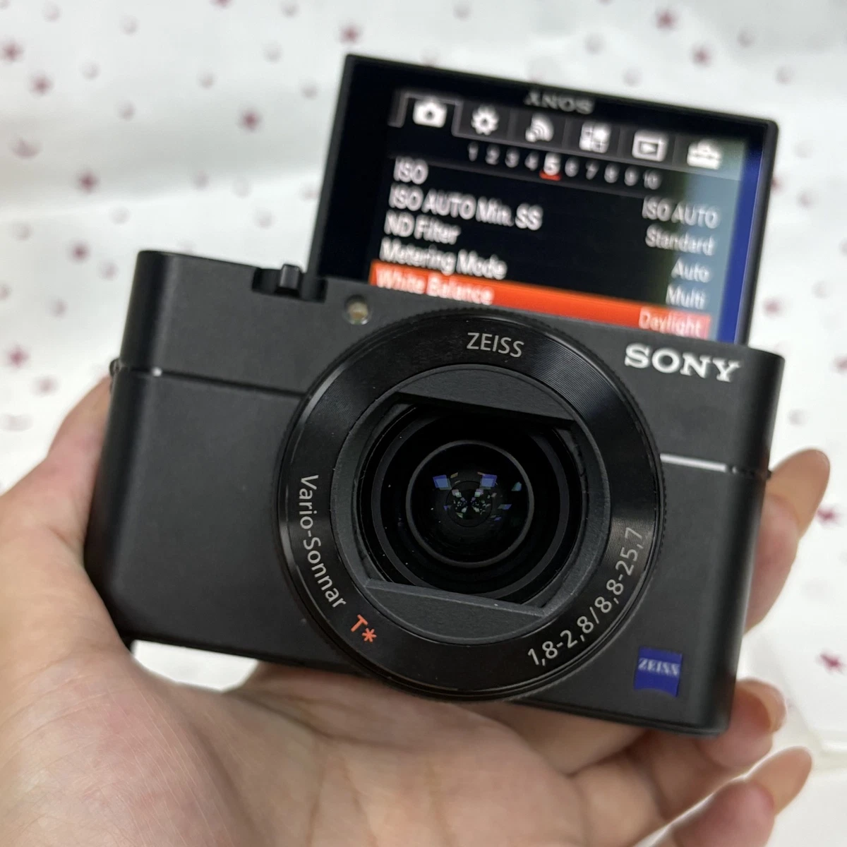 Sony Cyber-shot DSC-RX100 V Less than 3x Optical Zoom Digital