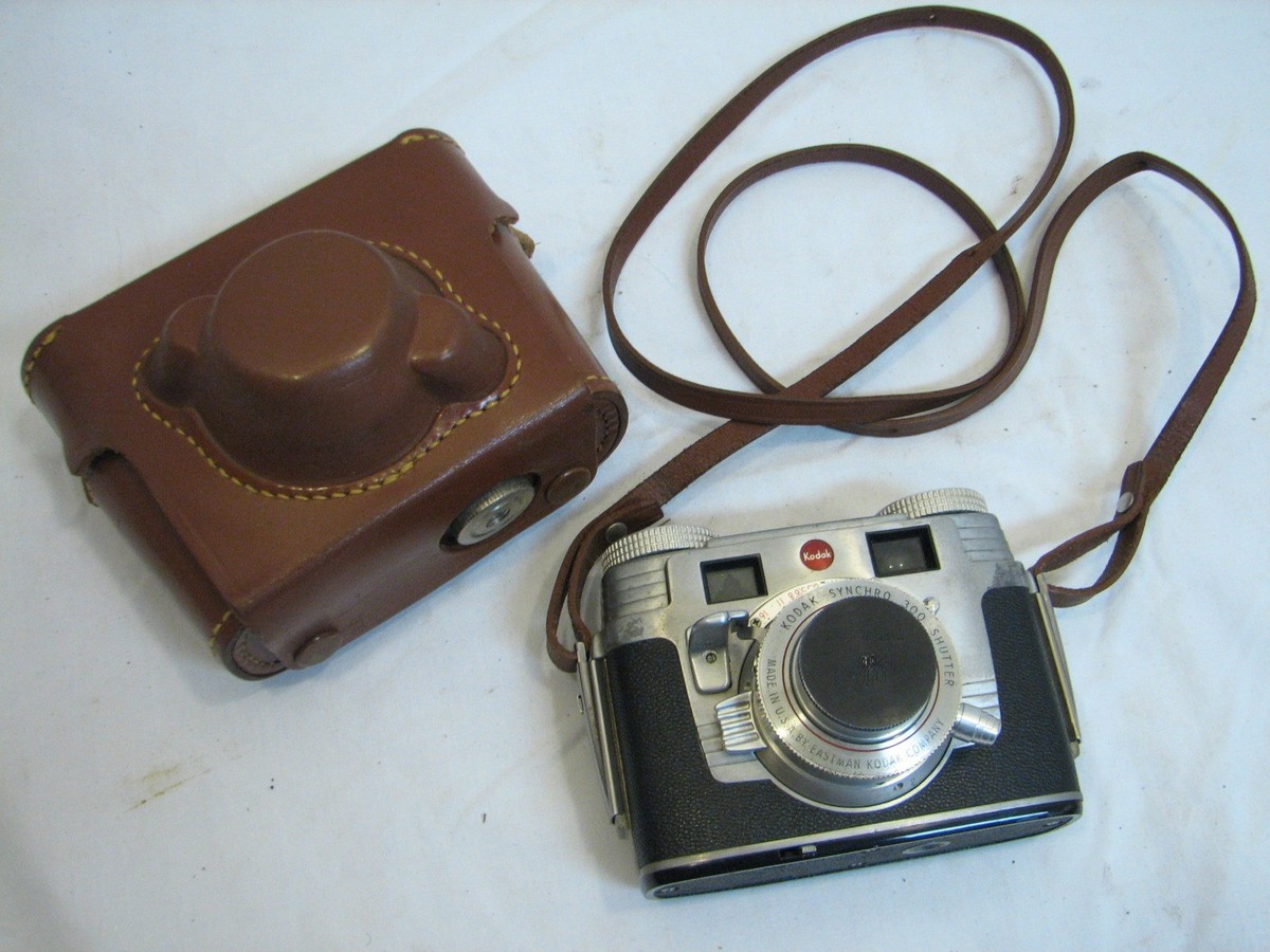 Kodak Signet 35 Film Camera with Case Ektar Lens Synchro 300