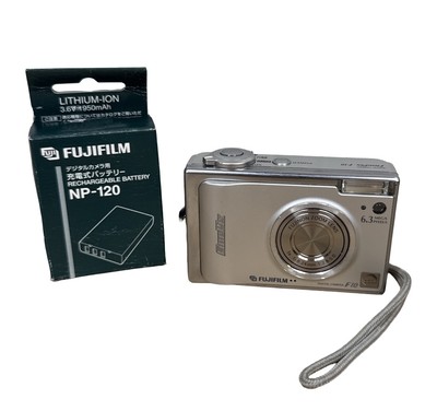Fuji FinePix F10 Digital Camera w/OEM Battery - Charges - Lens Won