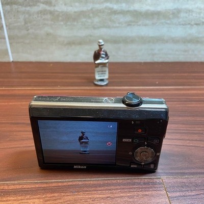 Nikon COOLPIX S6000 14.2MP Digital Camera - Champagne silver for