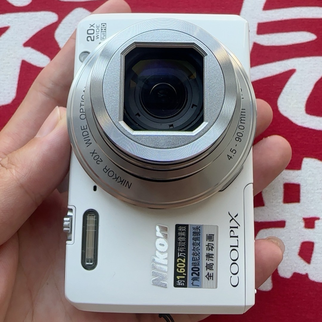 Nikon COOLPIX S7000 Digital Camera 16 MP 20x Optical Zoom English