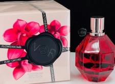 Flowerbomb Viktor&Rolf 香水- 一款2005年女用香水