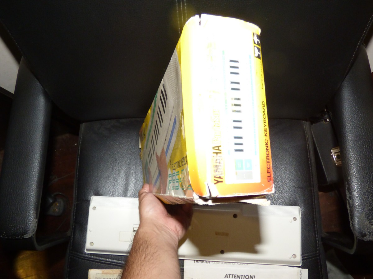 Vintage YAMAHA Portasound PSS-20 Electronic Mini Keyboard Synth