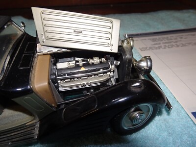 Franklin Mint Car 1:24 Scale 1939 Maybach Zeppelin (Black/silver