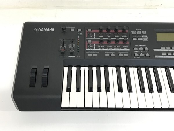 YAMAHA MOX6 61-Key Synthesizer Workstation Black keyboard Music