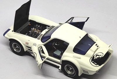 Exoto 1/18 Scale - Chevrolet Corvette Grand Sport - #67 White