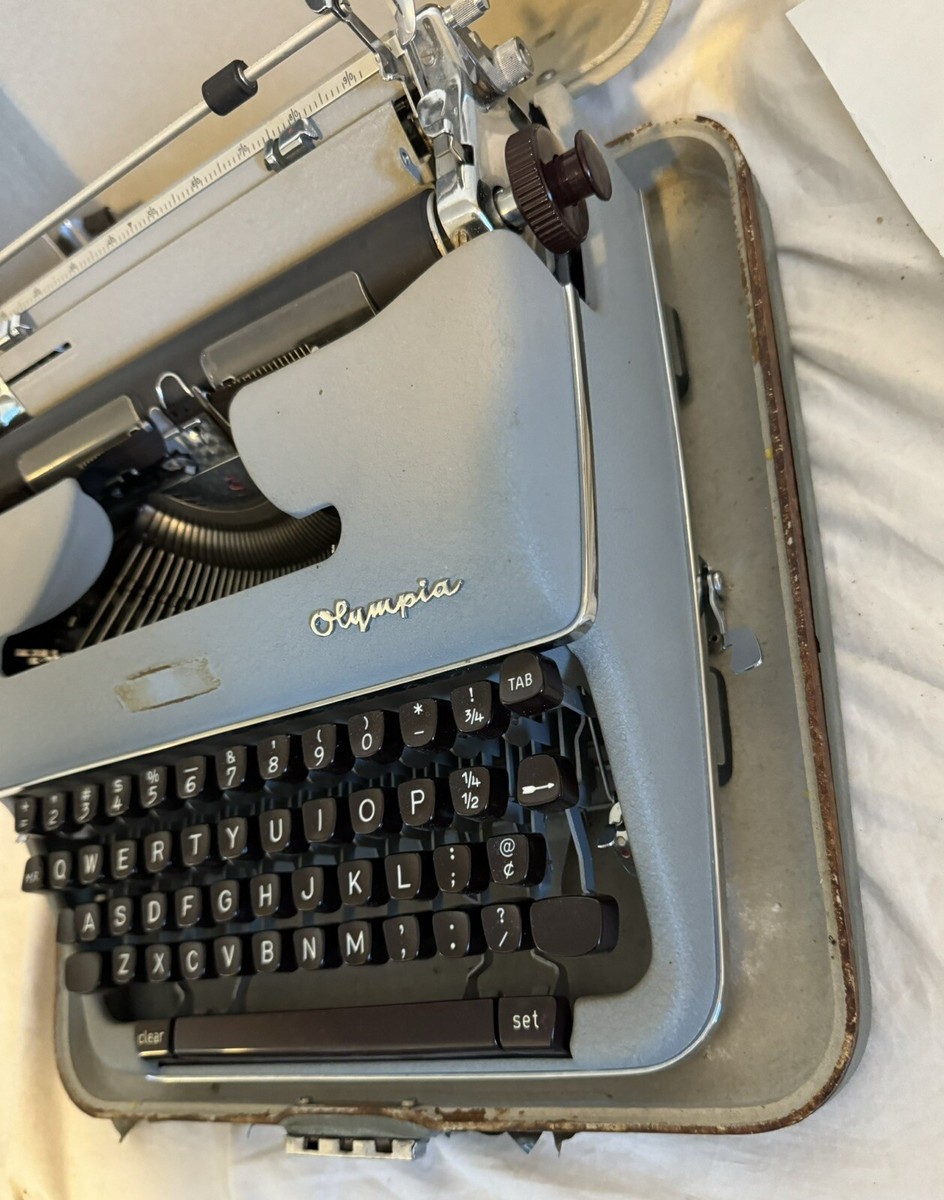 Vintage OLYMPIA SM3 De Luxe Typewriter in Dark Green with Case | eBay