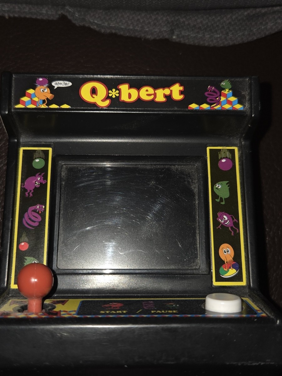 Q*bert 2016 Mini Handheld Arcade Classic Video Game Tested