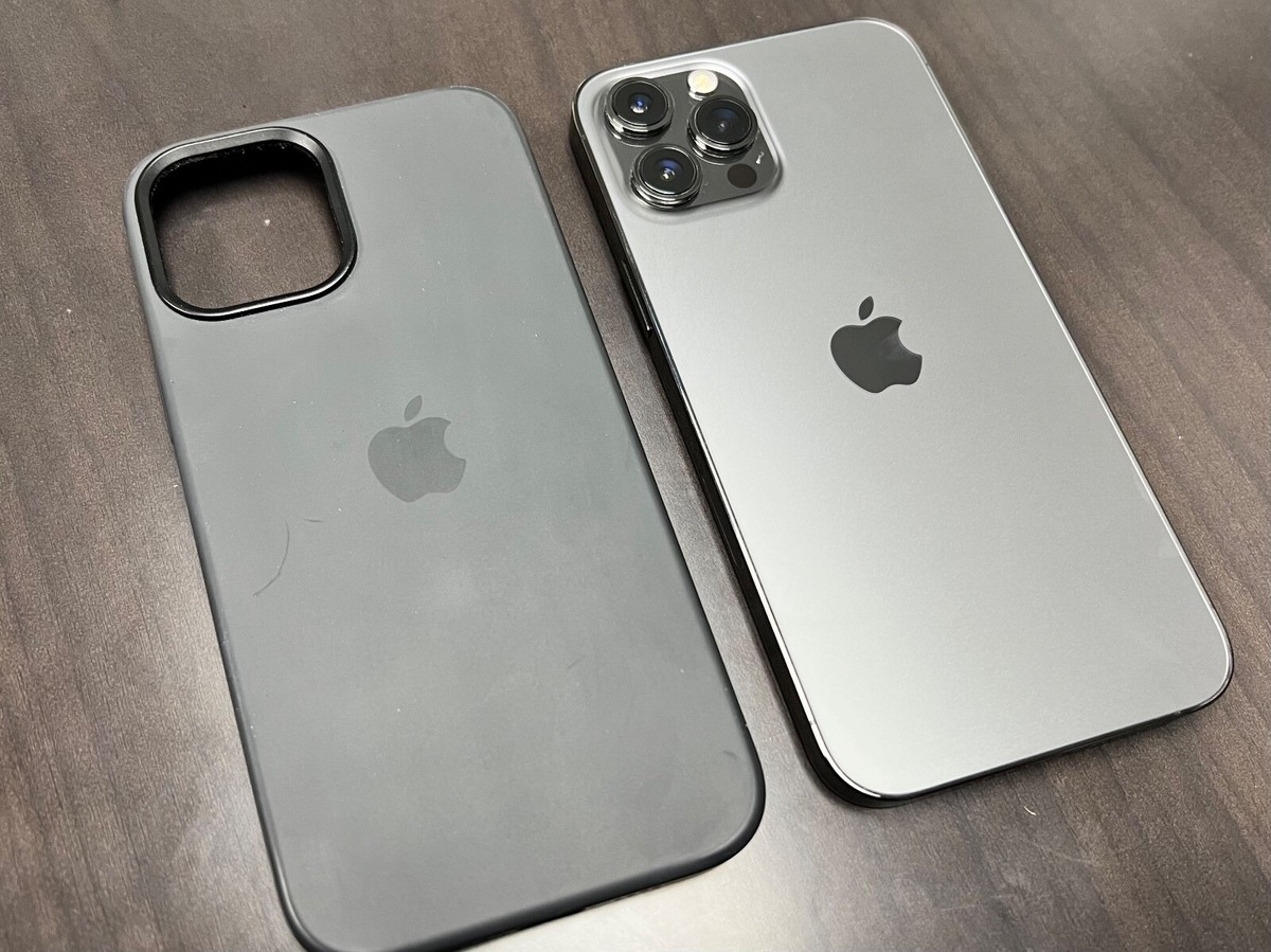 iPhone 12 Pro Max 256gb Graphite unlocked w/ Apple Silicon Case