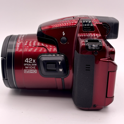 Nikon Coolpix P520 18.1MP Digital Camera – Red – Does Not Turn On