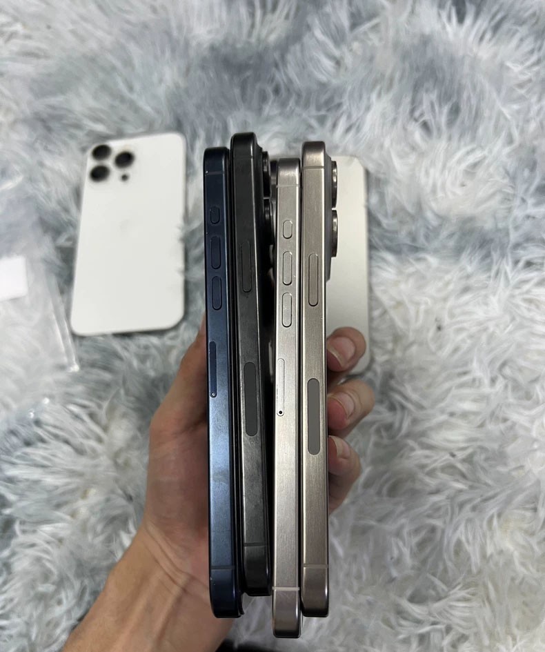 Apple iPhone 15 Pro Max- 256GB/512GB-Multicolor (Unlocked