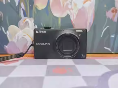 Nikon COOLPIX S6000 14.2MP 7x Optical Zoom Compact Digital Camera