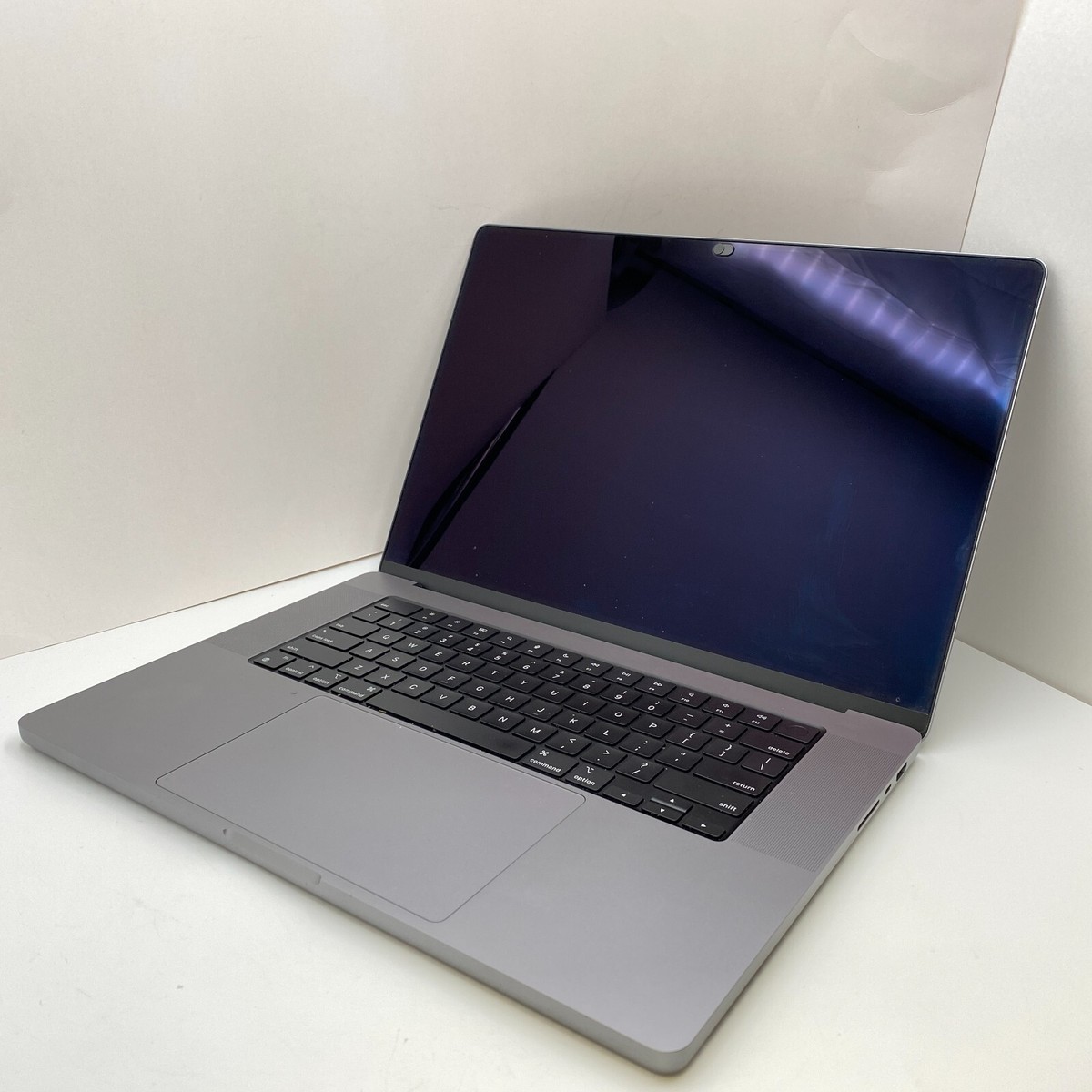 Apple MacBook Pro 16