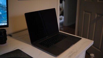 MacBook Pro 16in 2019 2.4 GHz i9 2TB 32GB RAM AMD Radeon Pro5500M