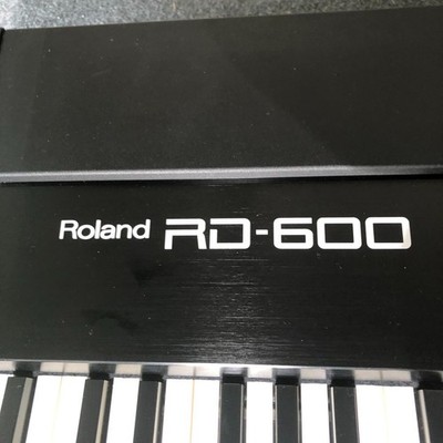 Roland RD-600 88-Key Digital Stage Piano with Power supply and