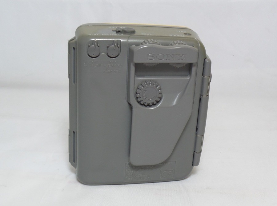 Vtg 1990's Sony Sports Walkman AM/FM Radio Cassette Player