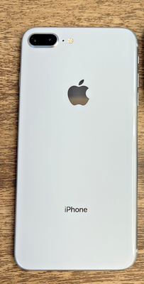 Apple iPhone 8 Plus - 64GB - Silver (Unlocked) - Back camera