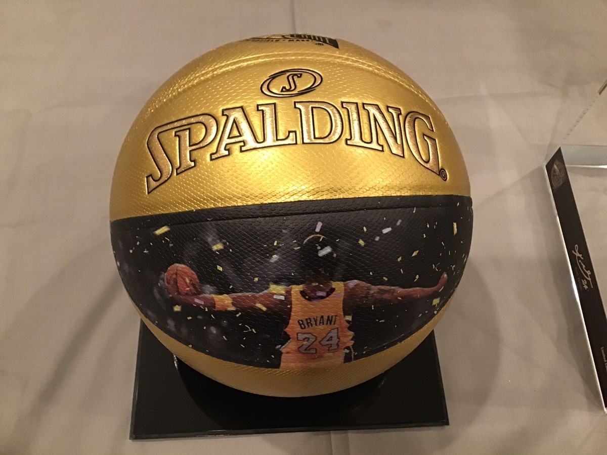 Kobe Bryant Spalding Limited Edition Hall Of Fame Basketball #1865