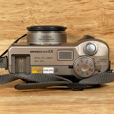 Sony DSC-S75 Cyber-Shot 3.3MP Carl Zeiss Vario-Sonnar 6x Zoom