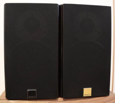 Dali Zensor 1 Bookshelf Speakers Pair Light walnut color Pair Used
