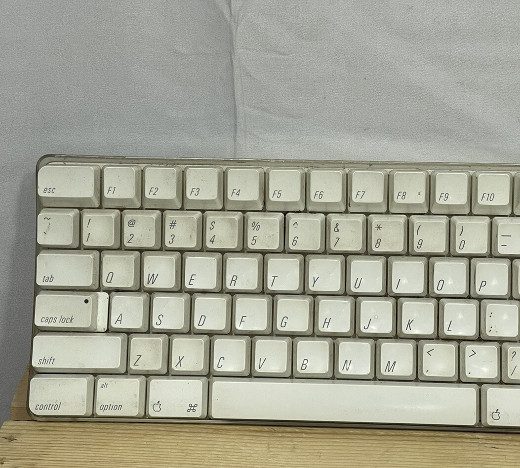 Apple Wireless Keyboard First Generation (A1016) Bluetooth
