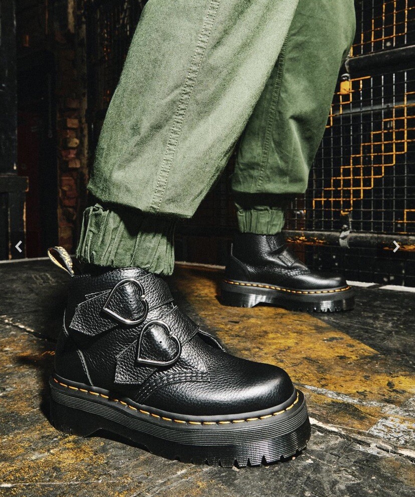 BNIB Doc Martens Devon Heart Platform Boots Size US 7 Women's