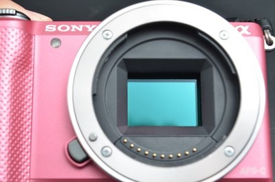 Sony Alpha A5000 1,466 Shots 20.1MP Digital Camera Pink Kit w/ 16