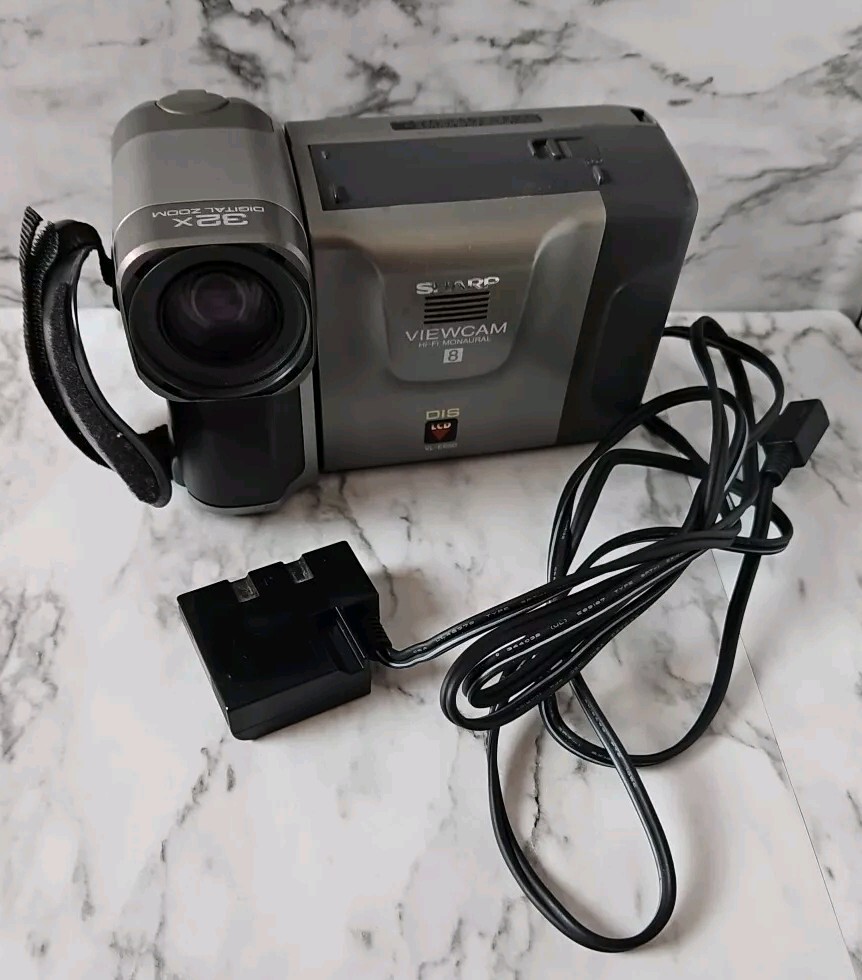 SHARP 8 VIEWCAM VL-E650 HI-FI MONAURAL LCD Camcorder UNTESTED AS