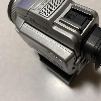Sony Handycam DCR-PC110 Mini DV Hybrid Camcorder Nightshot With