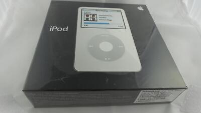 Apple iPod Classic A1136 30 GB Video - 5th Generation - White