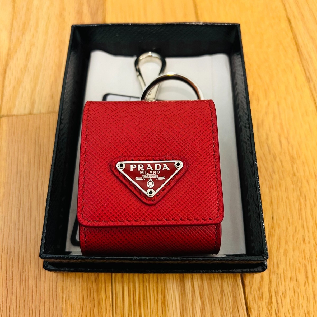 プラダ サフィアーノトライアングル AirPods Pro ケース レザー 黒