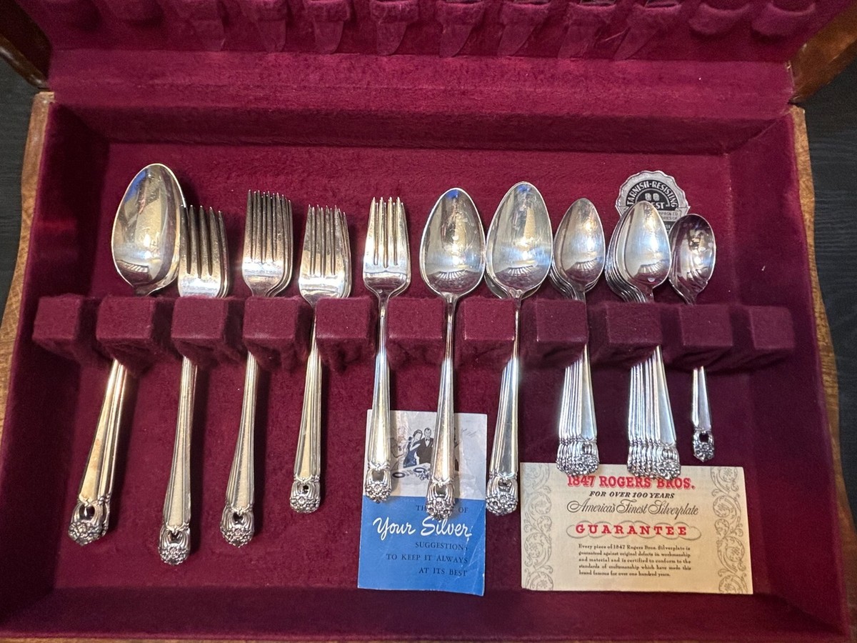 1847 Rogers Bros “Eternally Yours” Silver Plate Silverware Boxed