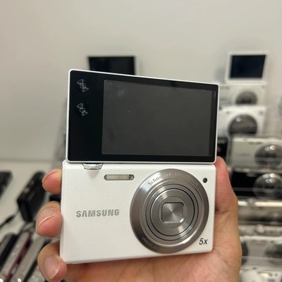 Samsung MV800 Flip-out Tiltable Touch Screen Compact Digital