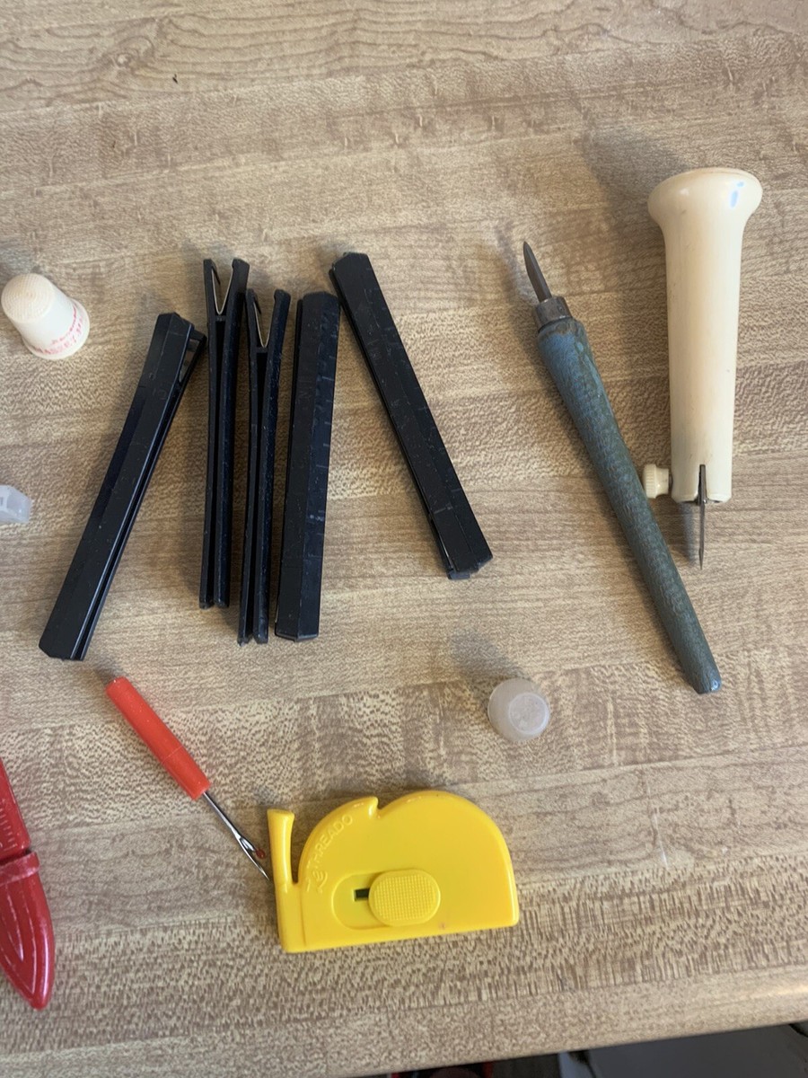 Vintage Deluxe Zigzag Sewin Machine Attachments 18CAMS Original