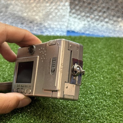 Canon IXY Digital 200 Compact 2.1MP Digital Camera - Silver