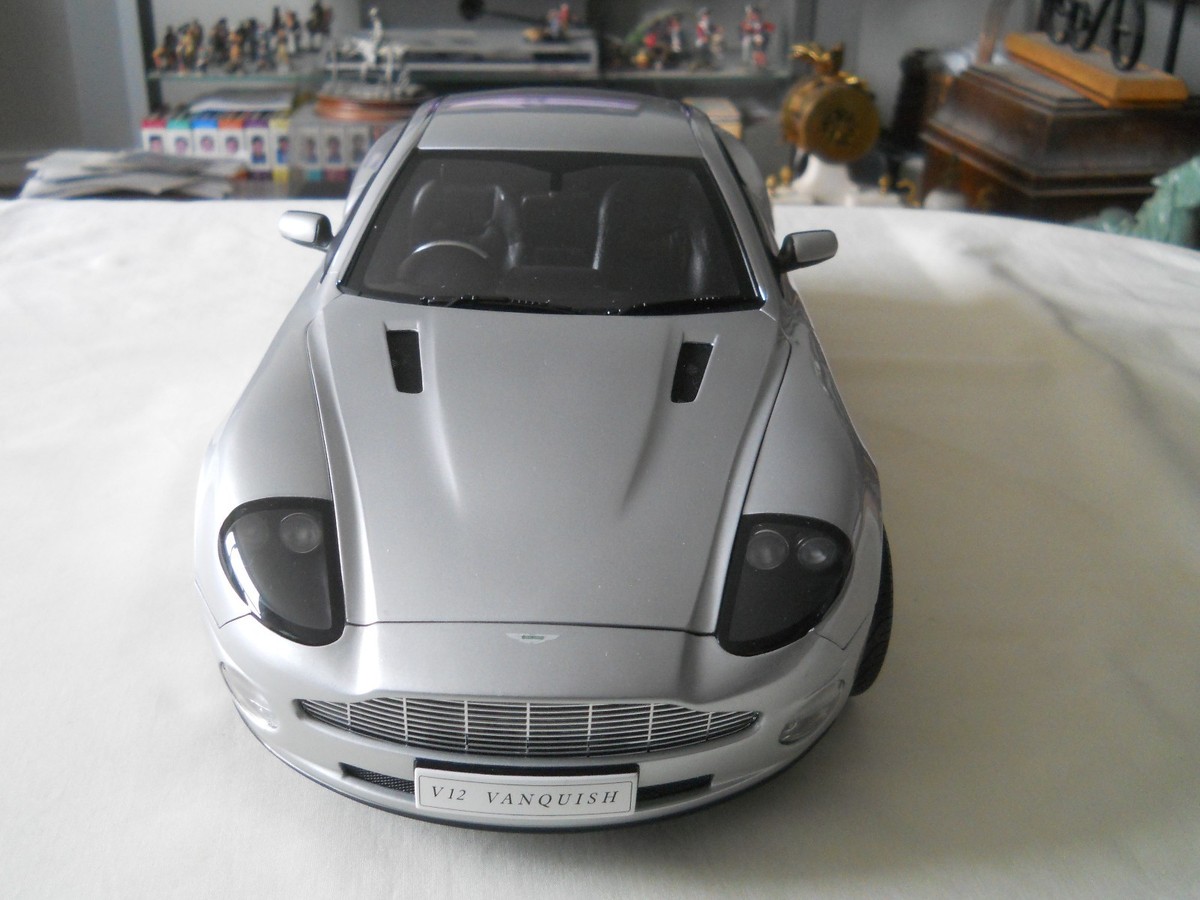 Kyosho Aston Martin Vanquish V12 1:12 | eBay