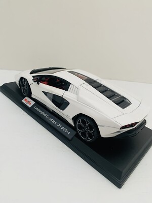 Maisto Lamborghini Countach LPI 800-4 1:18 Diecast White Car