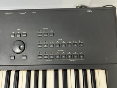 Yamaha SY85 Digital Synthesizer Keyboard 61-Keys Black keyboard