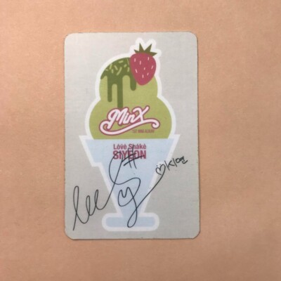 MINX Siyeon Love Shake 1st Mini Album Trading Card Signed