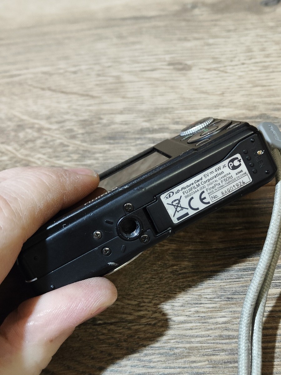 Fujifilm FinePix F50fd 12.0MP Compact Digital Camera Black Tested