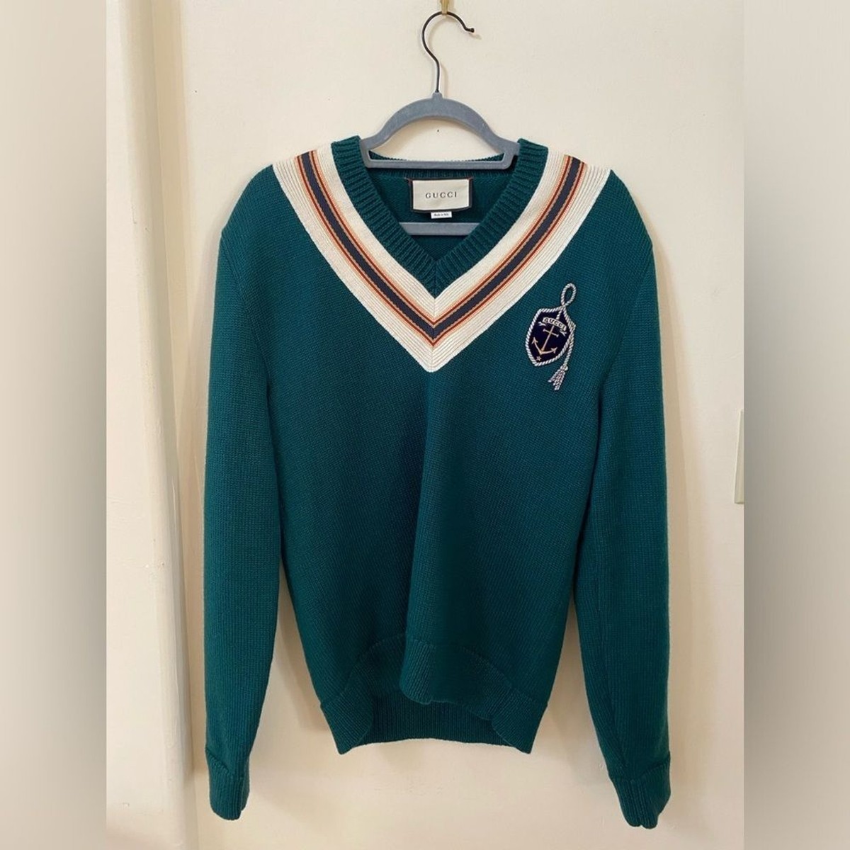 AUTHENTIC GUCCI VARSITY COLLEGE ANCHOR CREST KNIT WOOL V NECK